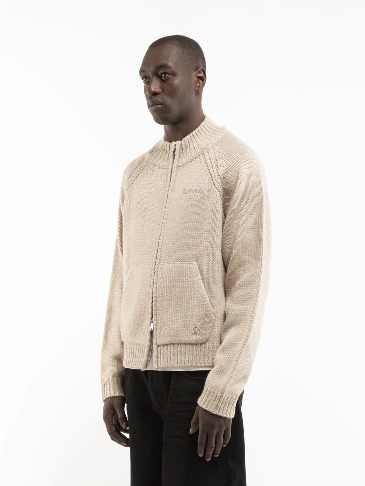 Modelo con chaqueta de punto Reternity Éclat crema, vista lateral