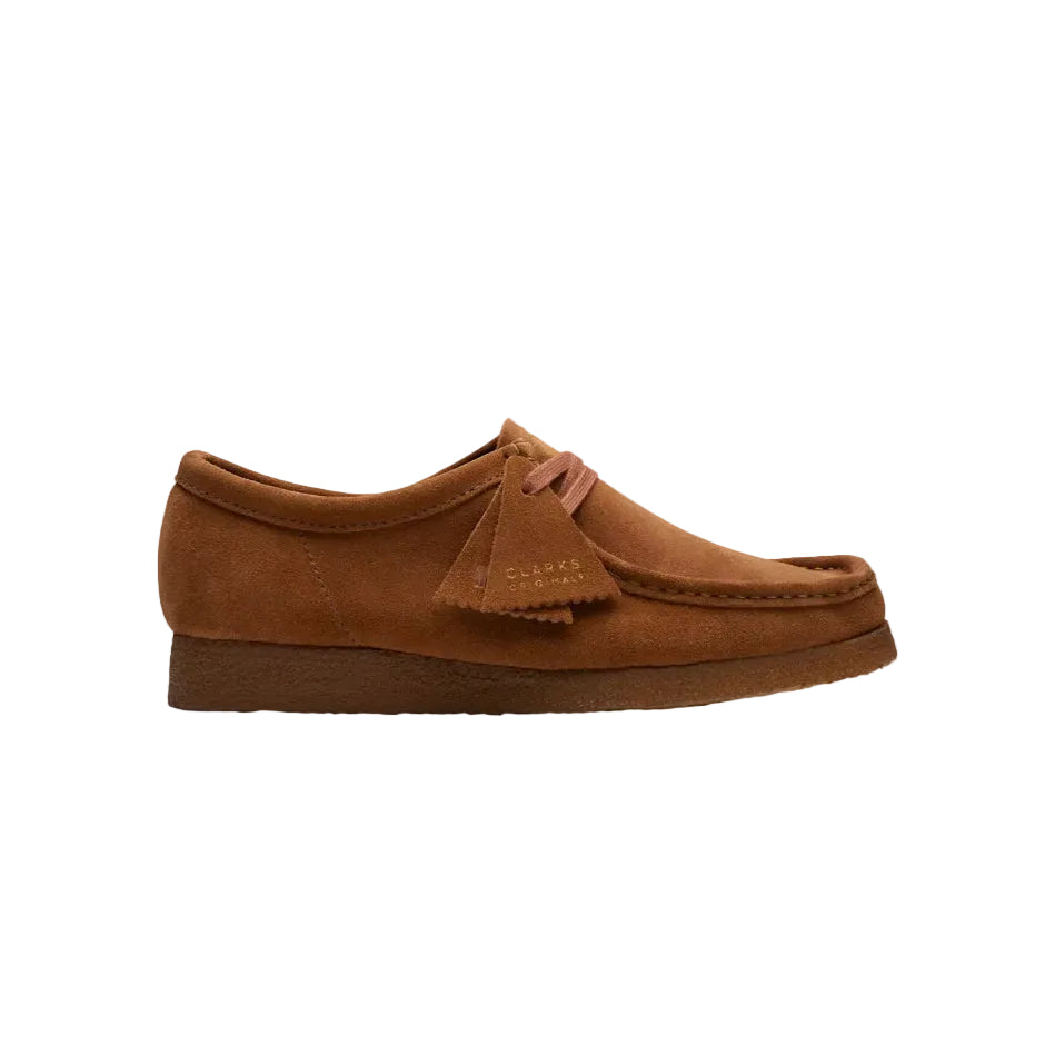 Zapato Clarks Originals Wallabee Cola en ante marrón con suela de crepé, vista de perfil