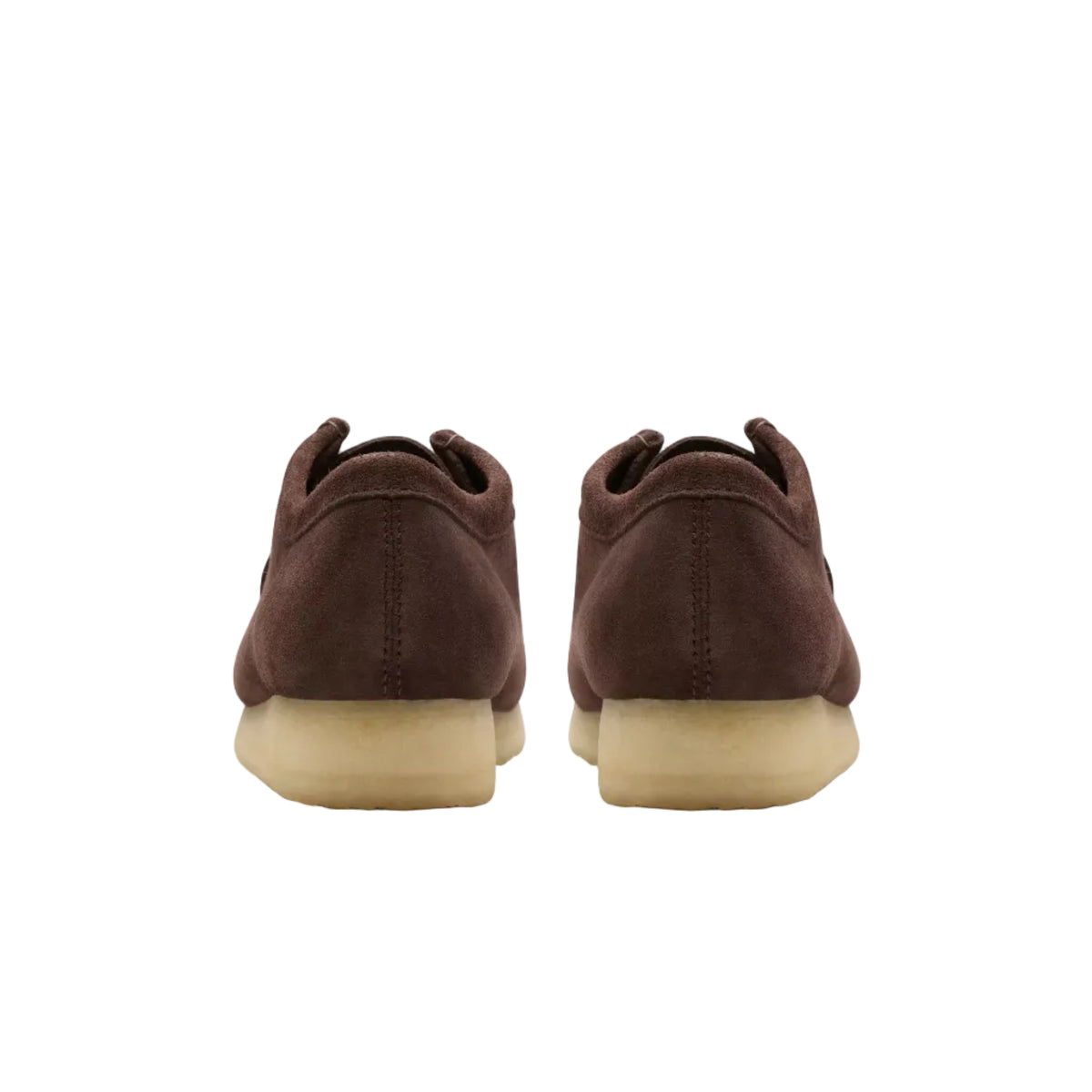 Par de Clarks Originals Wallabee en ante marrón oscuro, vista posterior con el talón y la suela de crepé