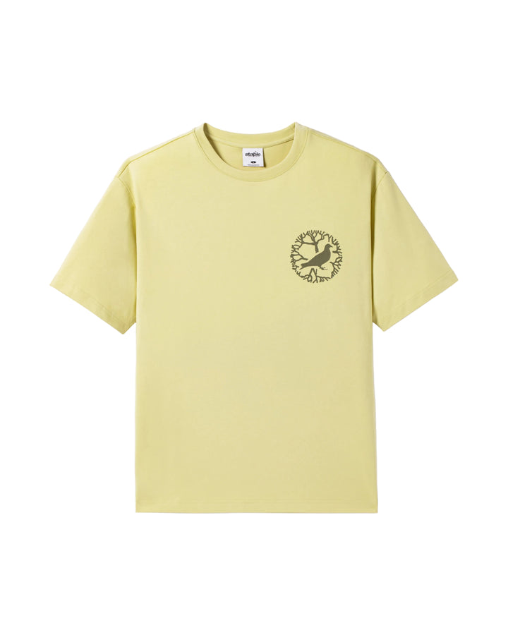Camiseta Staple Pigeon Juniper Graphic Tee Amarillo detalle serigrafía pecho izquierdo