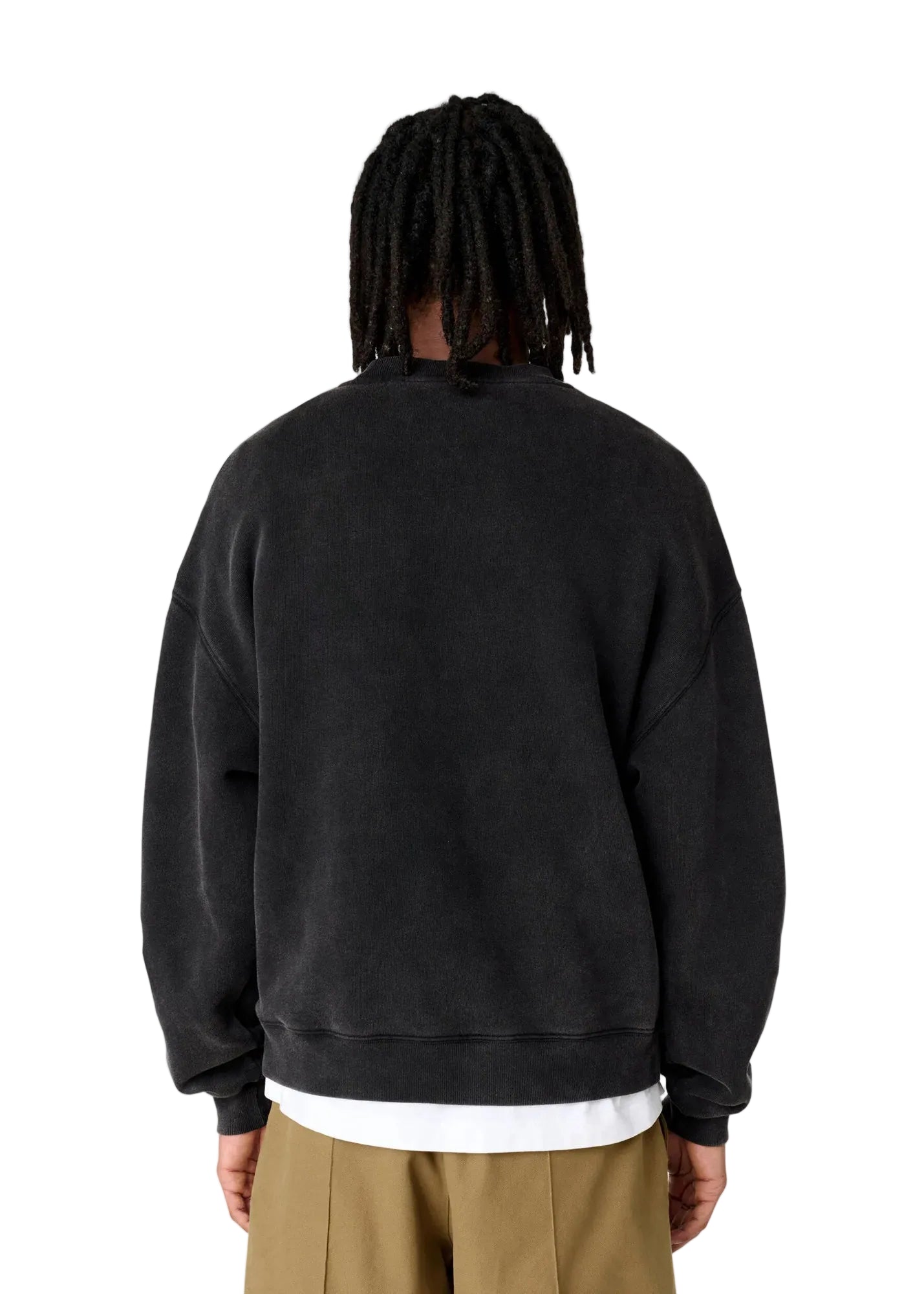 Hombre con la sudadera Axel Arigato Distort Washed negra oversized, vista de espalda