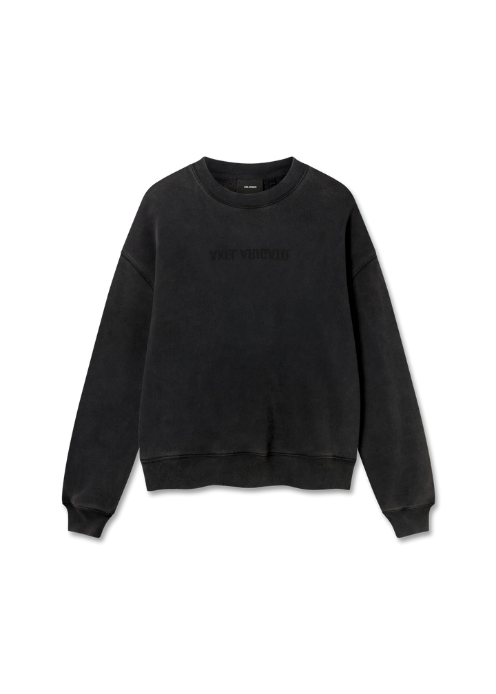 Sudadera Axel Arigato Distort Washed negra desgastada con branding difuminado en el pecho, vista frontal