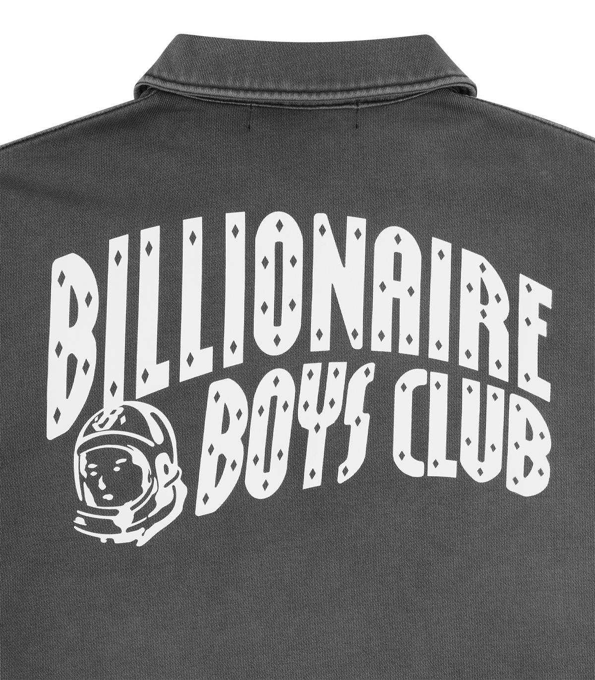 Detalle del logo espalda BILLIONAIRE BOYS CLUB en letras arqueadas blancas con el emblema del astronauta sobre la sudadera gris