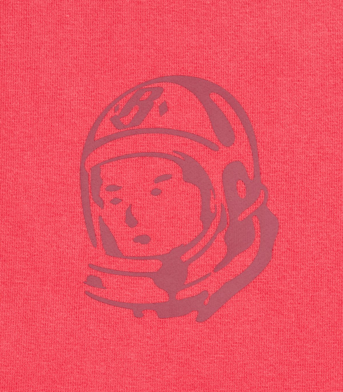 Detalle del emblema del astronauta bordado tono sobre tono en la sudadera roja Billionaire Boys Club