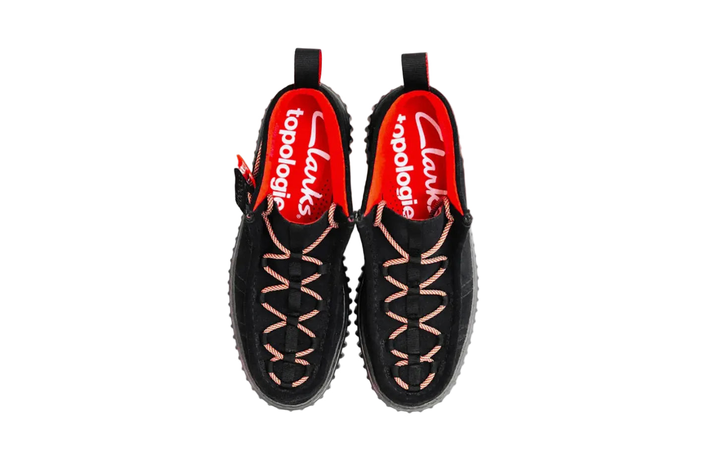 Clarks Originals x Topologie Torhill Hi en negro vista superior con cordones Ghillie y plantilla roja