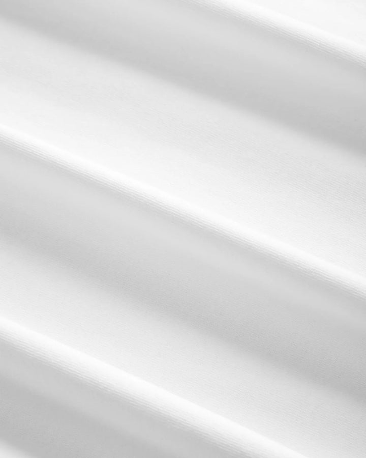 Detalle del tejido de algodón de la camiseta Staple Emb Pigeon blanca