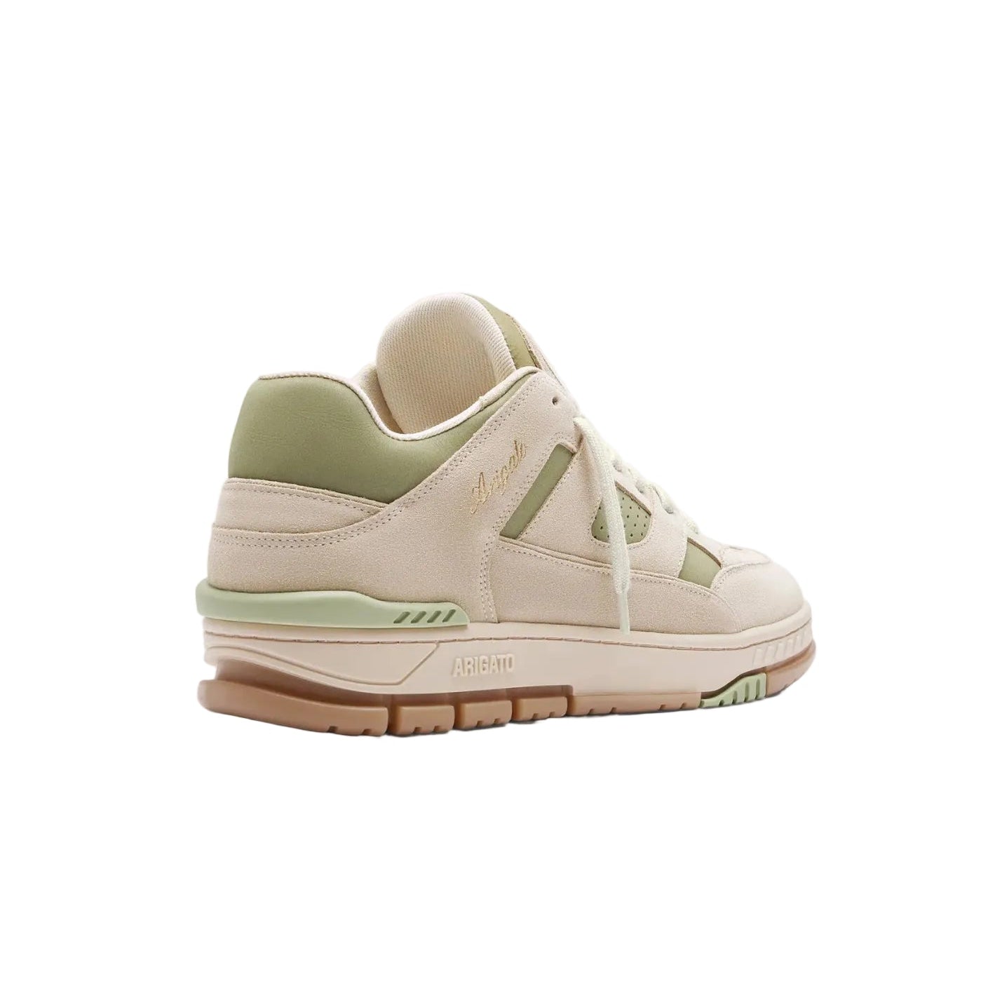 Zapatilla Axel Arigato Area Lo en ante beige y khaki vista de tres cuartos trasera, con el heel spoiler verde