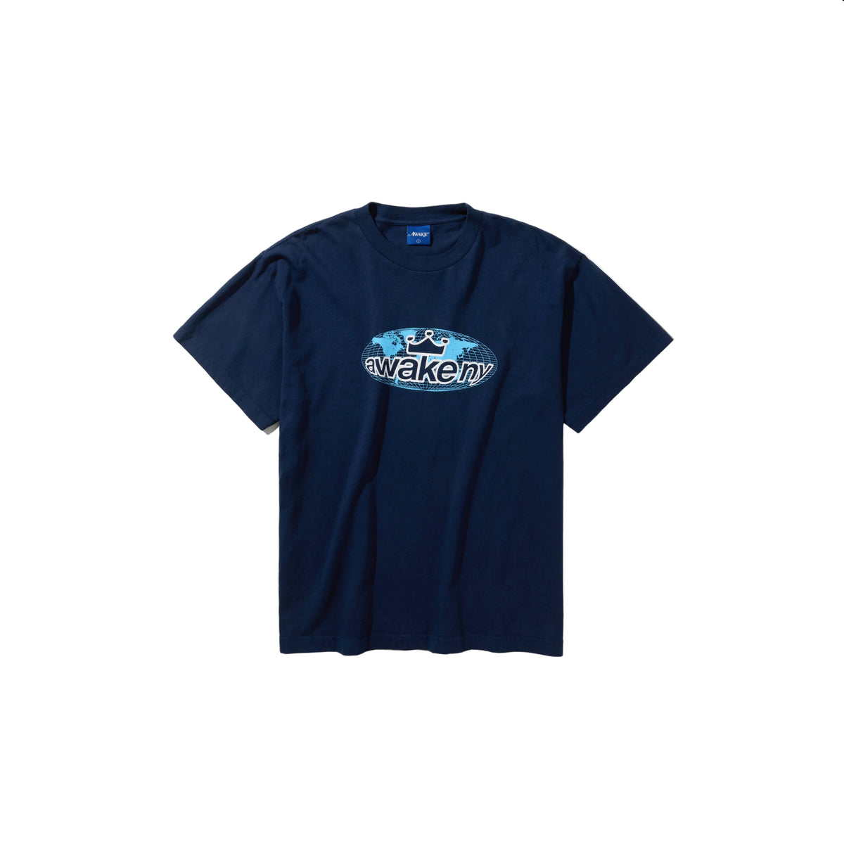 Camiseta Awake NY Worldwide Static en azul marino con estampado del globo terráqueo y logo awake ny en el pecho