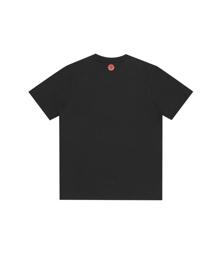 Camiseta ICECREAM negra de manga corta con pequeño detalle rojo en el pecho, vista frontal