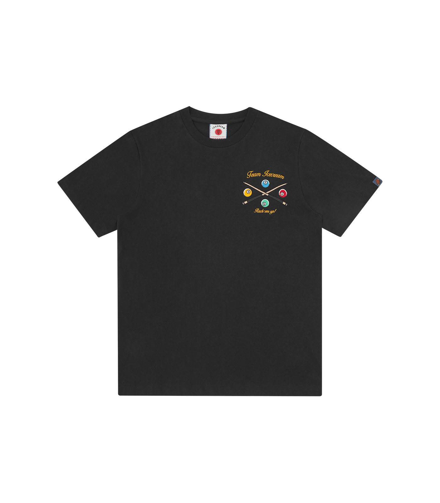 camiseta Trick Shot black de ICECREAM Spring 26''. Presenta un bordado ''Team ICECREAM'' en el pecho y en la espalda un gráfico serigrafiado que refleja el espíritu deportivo y creativo de la marca.