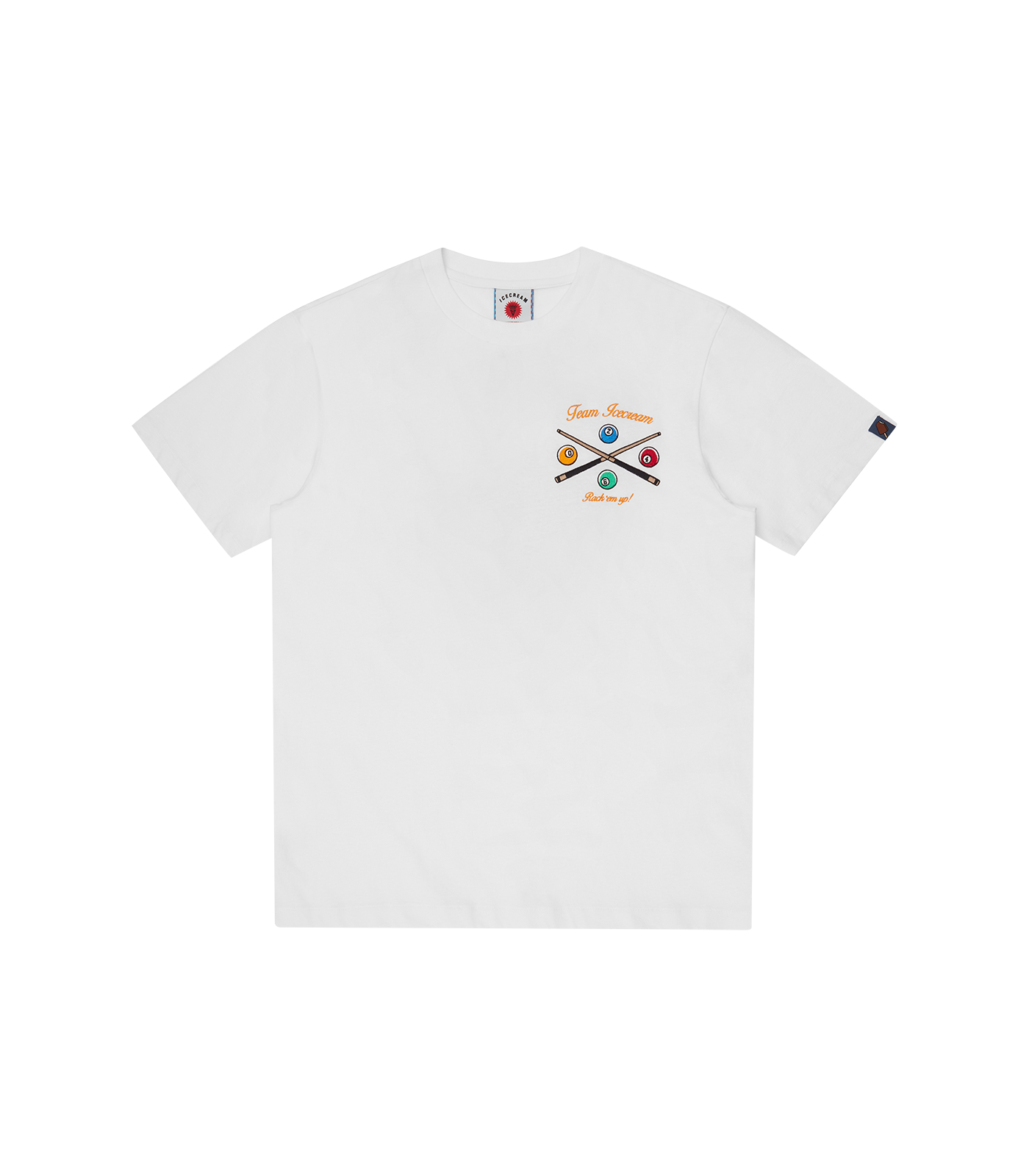 camiseta Trick Shot white de ICECREAM Spring 26''. Presenta un bordado ''Team ICECREAM'' en el pecho y en la espalda un gráfico serigrafiado que refleja el espíritu deportivo y creativo de la marca.