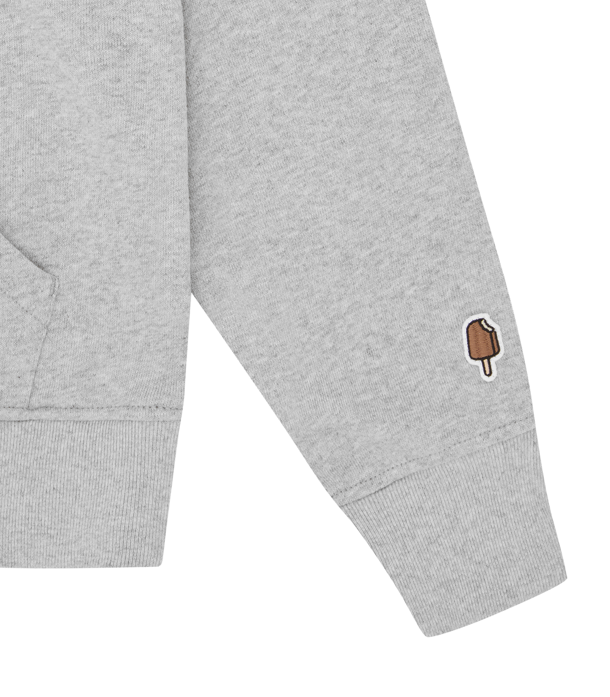 Detalle de la manga de la sudadera ICECREAM Soft Serve gris con el polo bordado