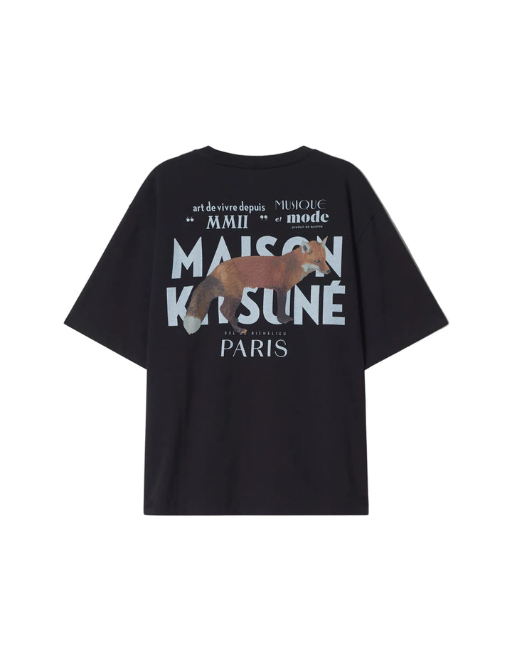 Espalda de la camiseta Maison Kitsuné MMII negra con MAISON KITSUNÉ PARIS en grande, vista trasera