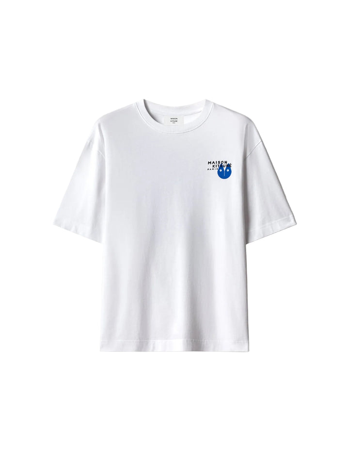 Camiseta Maison Kitsuné Fortune Fox blanca con pequeño gráfico del zorro en azul en el pecho, vista frontal