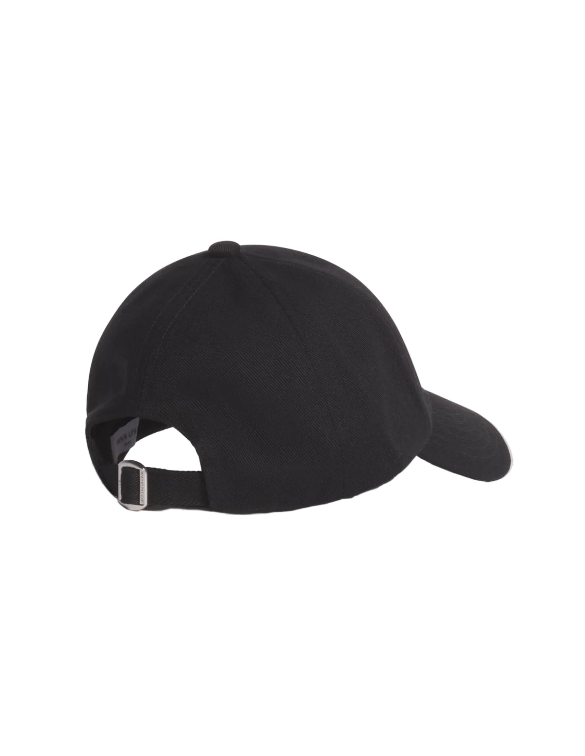 Gorra Maison Kitsuné Paris negra, vista de perfil con la visera curvada