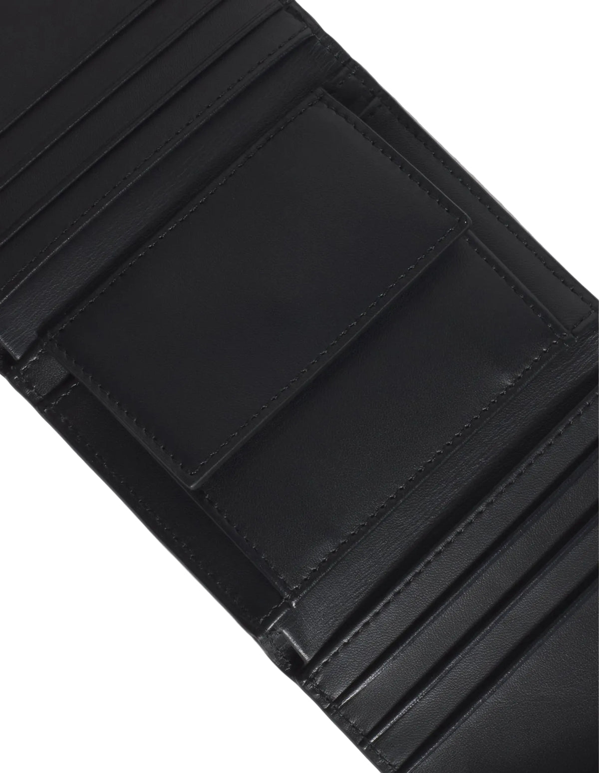 Detalle del interior de la cartera Maison Kitsuné Fortune Fox negra con ranuras para tarjetas