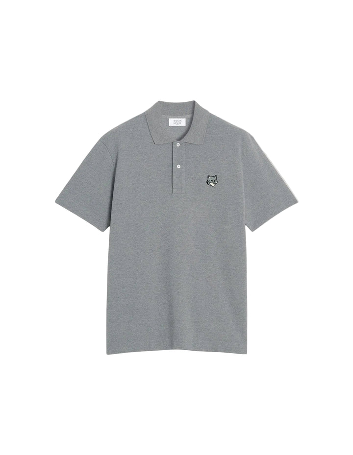 Polo Maison Kitsuné Fox Head Comfort gris de manga corta con parche del zorro bordado en el pecho, vista frontal