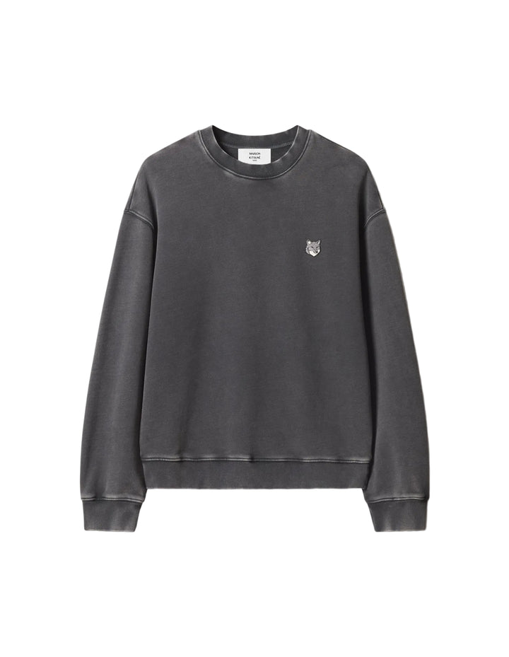 Sudadera Maison Kitsuné Fox Head Faded en gris oscuro lavado con parche del zorro bordado en el pecho, cuello redondo, vista frontal