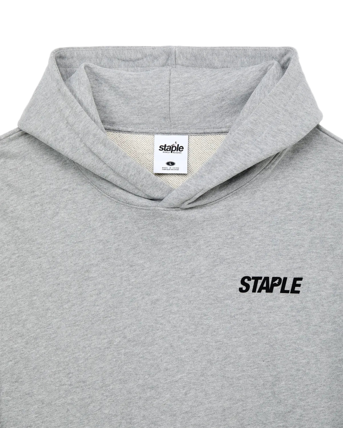 Detalle del logo Staple en el pecho de la sudadera Sport gris jaspeado